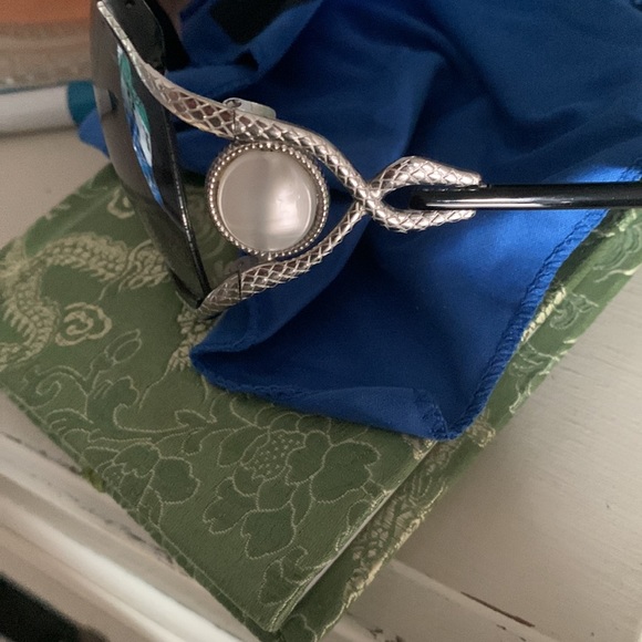 💯Authentic used Roberto Cavalli sunglasses with dust cloth and original case - Picture 4 of 16